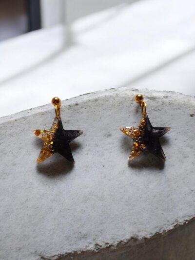 Boucles d'oreilles étoiles noir et or
