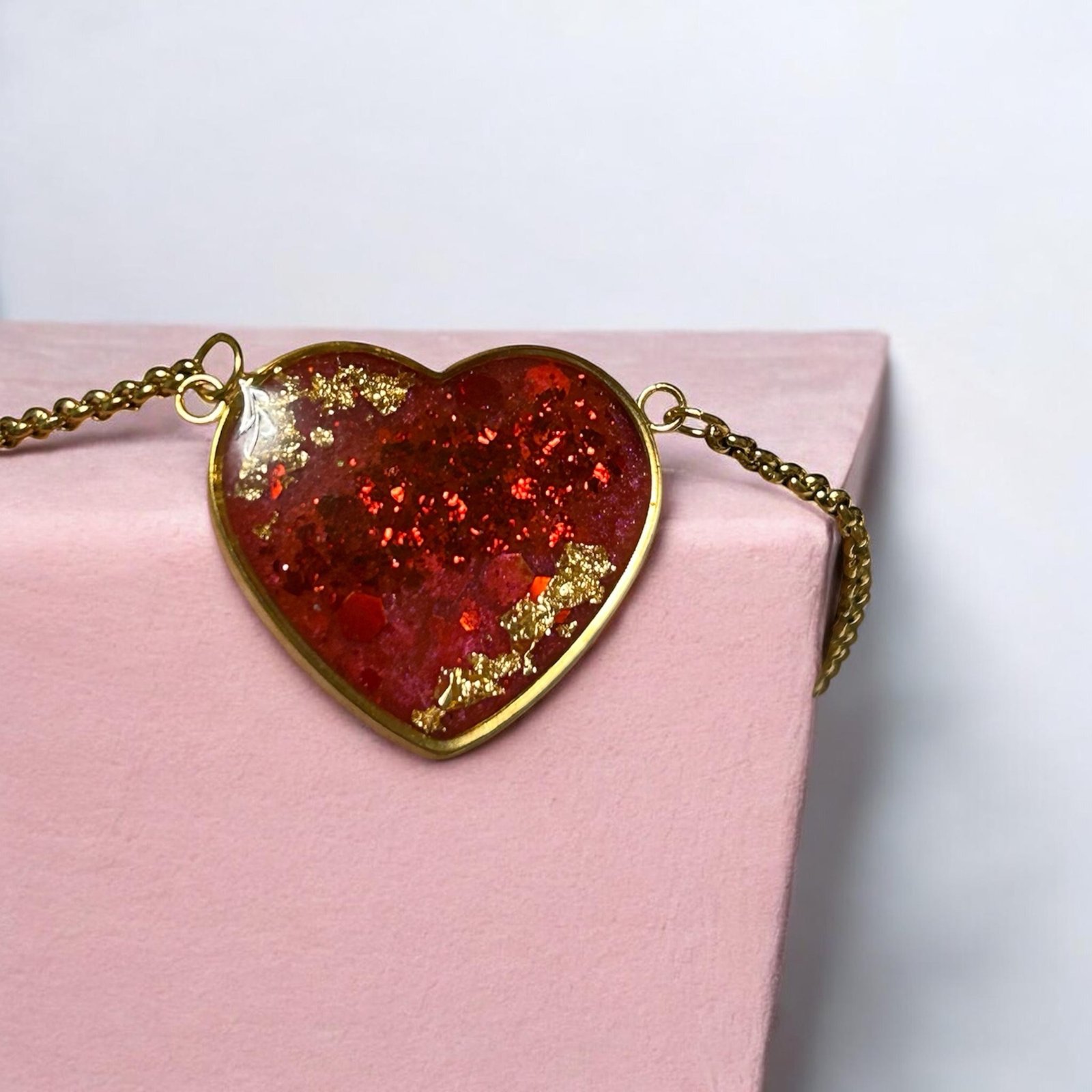 Bracelet réglable coeur rouge or