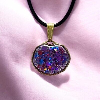 Collier contour cercle violet