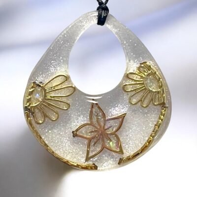 Collier boucle fleurs