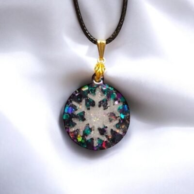 Collier flocon noir et blanc