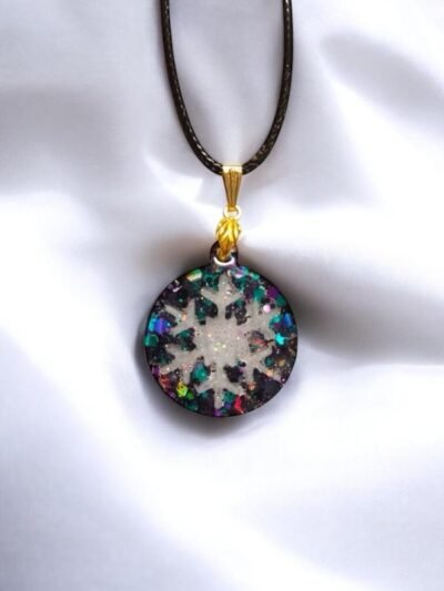 Collier flocon noir et blanc