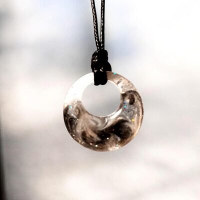 Collier anneau nuages noirs et blancs