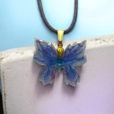 Collier papillon bleu violet