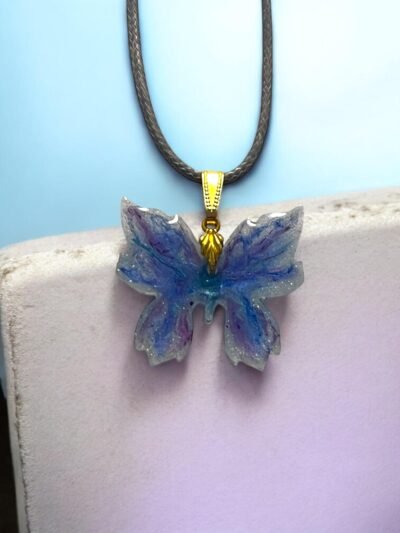 Collier papillon bleu violet