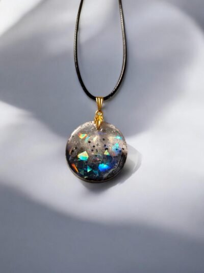 Collier rond noir transparent