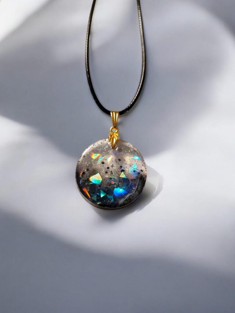 Collier rond noir transparent