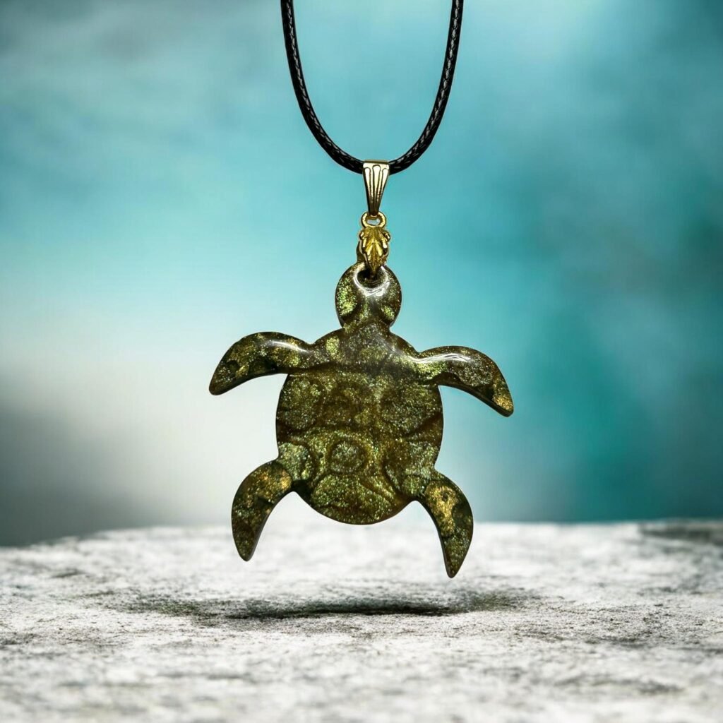 Collier texturé tortue verte