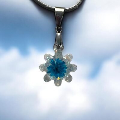Collier fleur naturelle bleue