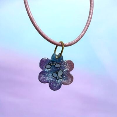 Collier fleur papillon arc en ciel