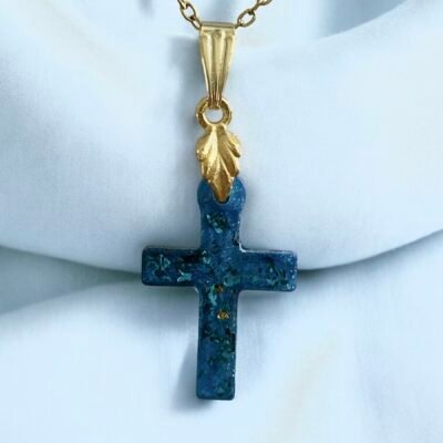 Collier croix bleue