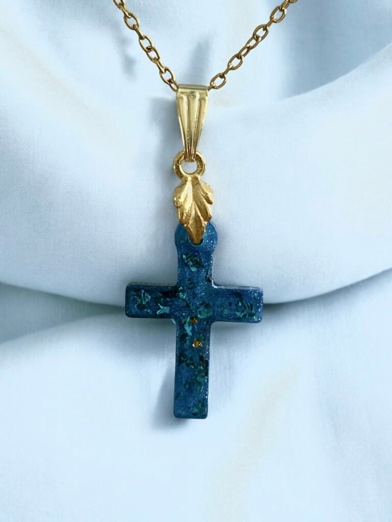 Collier croix bleue
