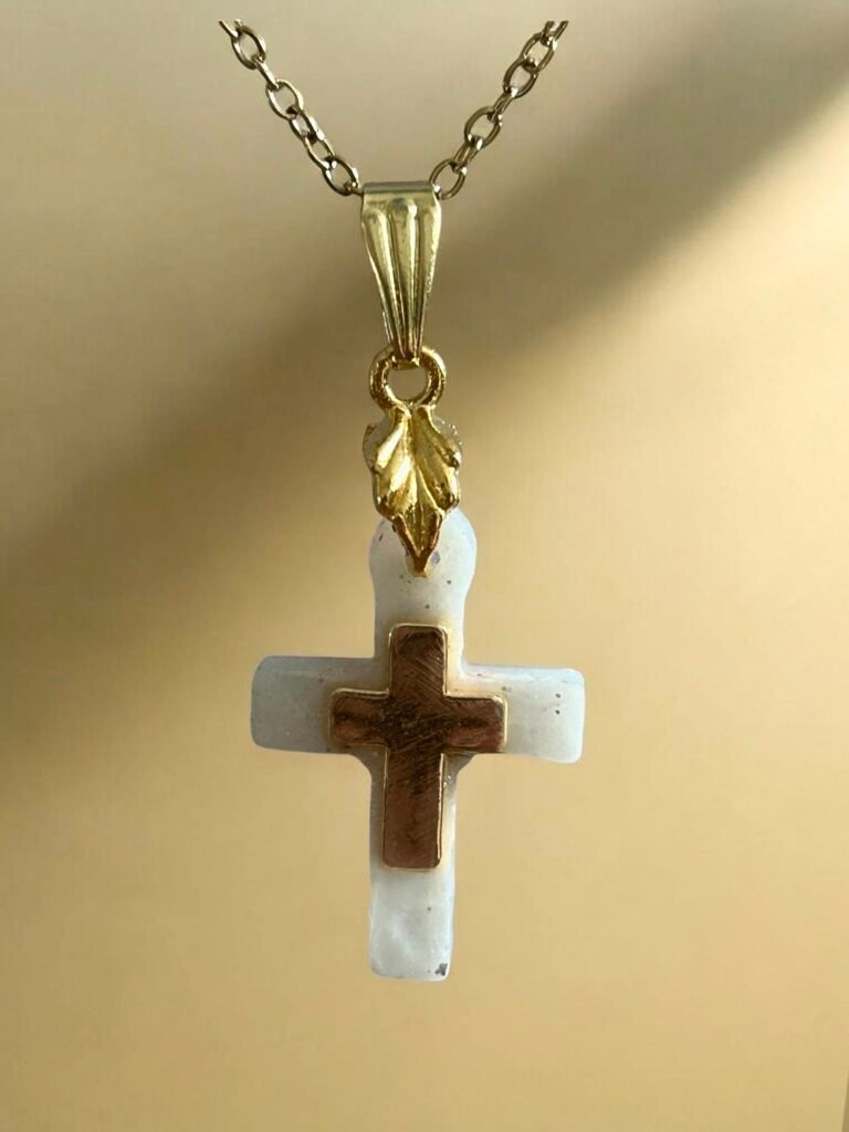 Collier croix blanche double