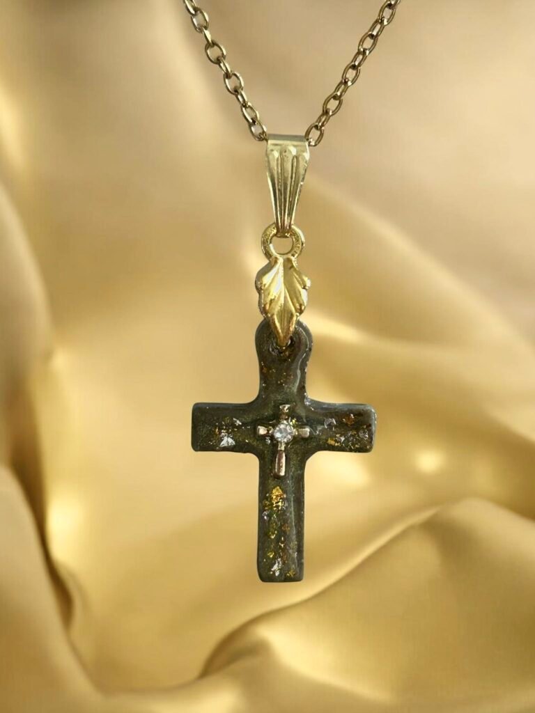 Collier croix strass vert