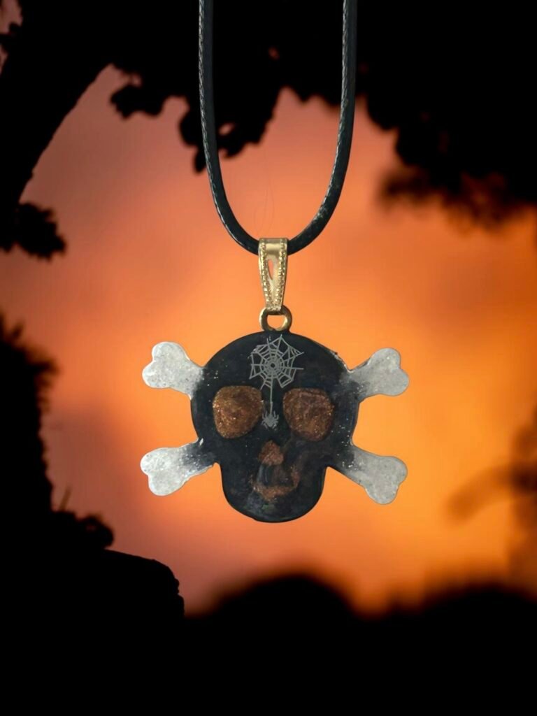Collier tête de mort maudite