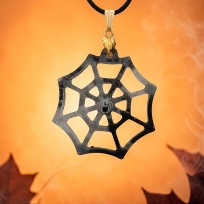 Collier toile maléfique