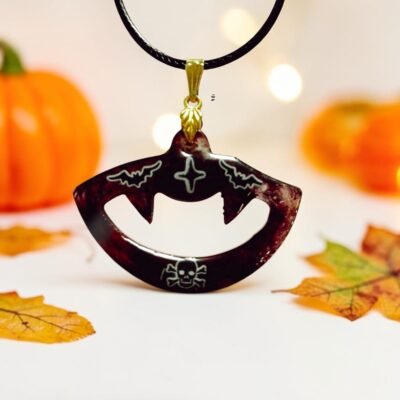 Collier croc du démon