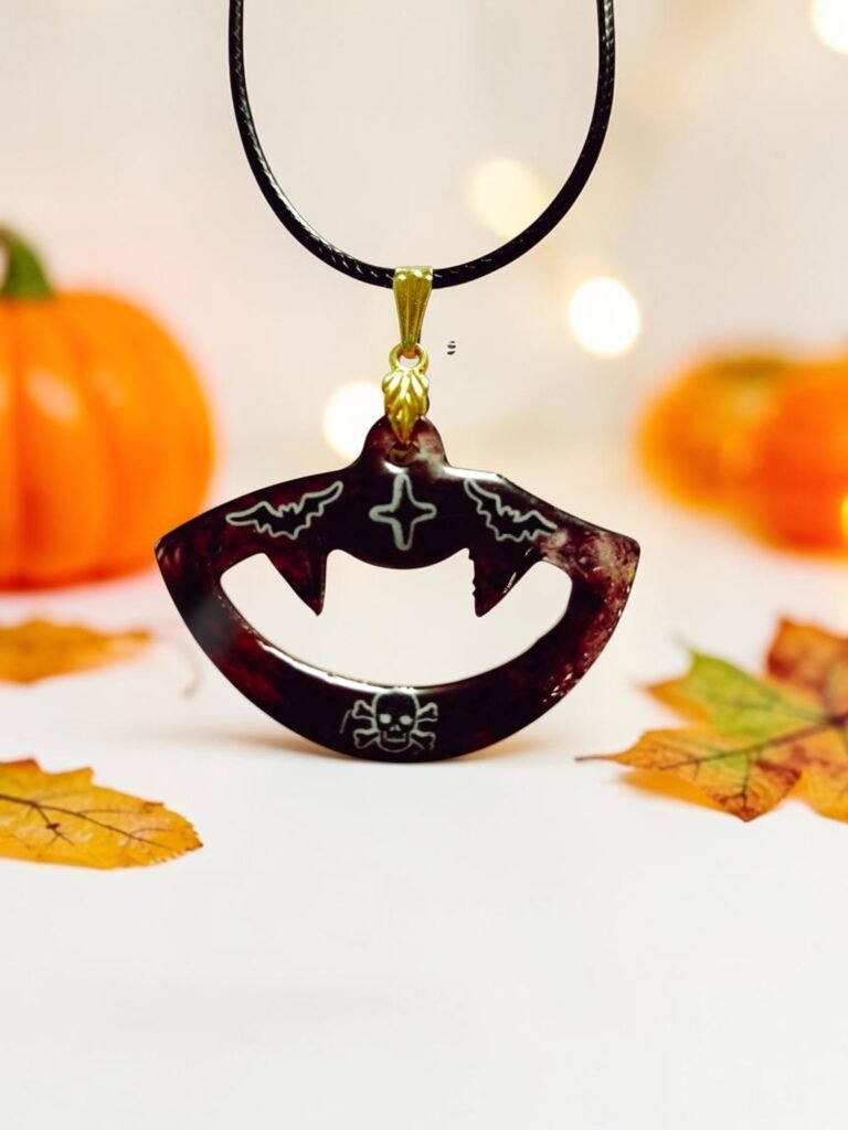 Collier croc du démon